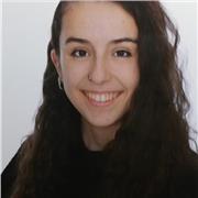 Doy clases de piano, música, iniciación básica al canto, lenguaje musical y conversación de inglés a un nivel medio bajo para financiar un proyecto